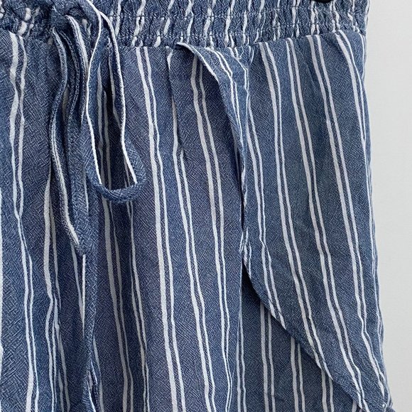 AMERICAN EAGLE BLUE & WHITE STRIPED SHORTS - Picture 6 of 7